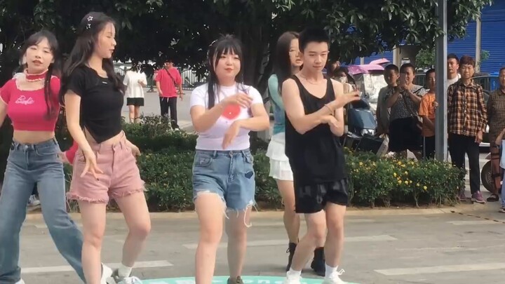 Queencard Roadshow การยิงตรงของ Xiaojuan