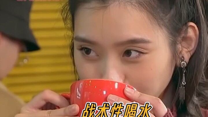 “ที่เธอเล่นด้วยกับฉันเพราะถูกน้องชายฉันติดใจรึเปล่า?” “อ้าว ที่แท้น้องชายฉันต่างหากที่ถูกเธอติดใจ! ง