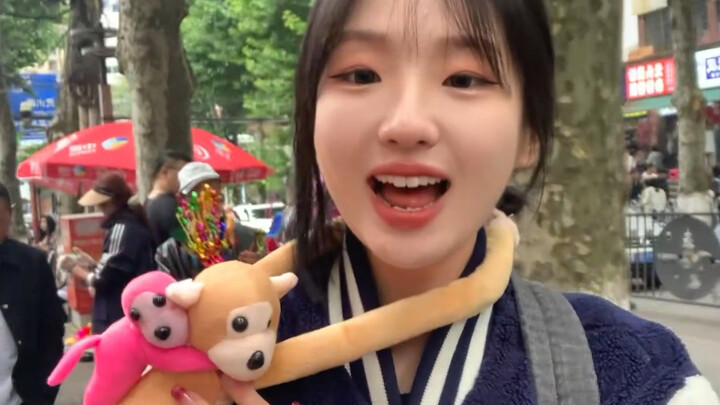 ลิงกุ้ยโจวโด่งดังมาก! ฉันเลยเตรียมพาเบบี้ลิงไปเจอพวกมันแล้ว! ลิงตัวจริงน่ารักสุดๆ แต่ไม่สนใจมนุษย์เล