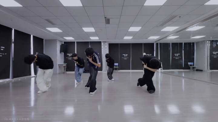 Cảm thấy phòng tập còn đẹp hơn cả buổi kiểm tra [TF thế hệ 4]