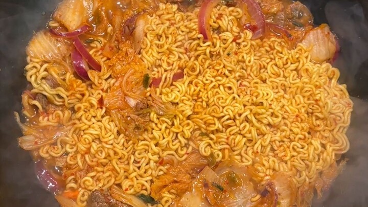 I stumbled upon a seriously hardcore instant noodle recipe...