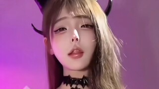 今天又在对谁摇尾巴
