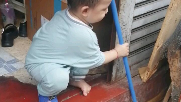 อคิณ ตอนกวาดบ้านตอนเด็ก