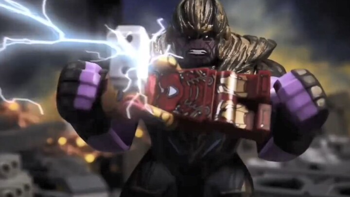 Lego recreates the scene of the three Marvel giants fighting Thanos in "Avengers 4"