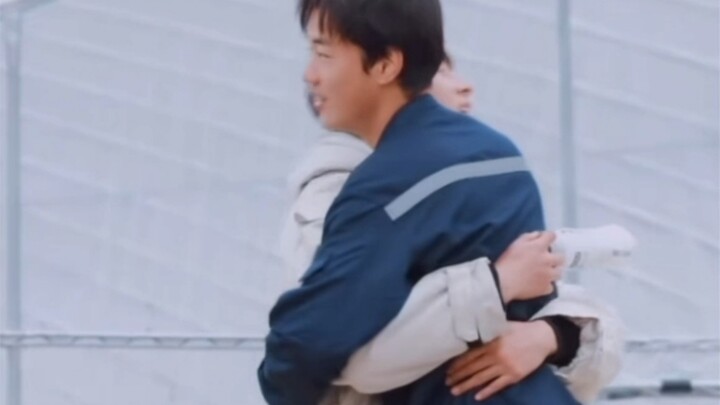 Zhuo Yuan's divine hug