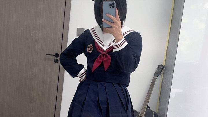 ห๊ะ? คุณขอให้ฉันใส่คอสเพลย์แบบนี้จริงๆ เหรอ?