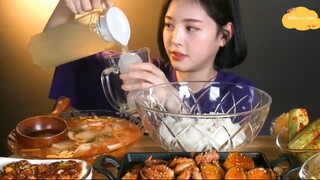 Bào ngư và bạch tuột xào, trứng cá chuồn, tàu hủ, kim chi 1 #amthuc