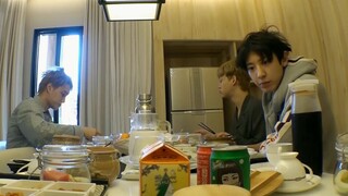 [EXO] Không trang điểm, mặc đồ ngủ, tóc tai bù xù, một EXO khác