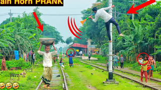 Best of Train Horn Pranks อัพเดท Viral Train Horn Prank ในที่สาธารณะ 1- สนุกมากขึ้น