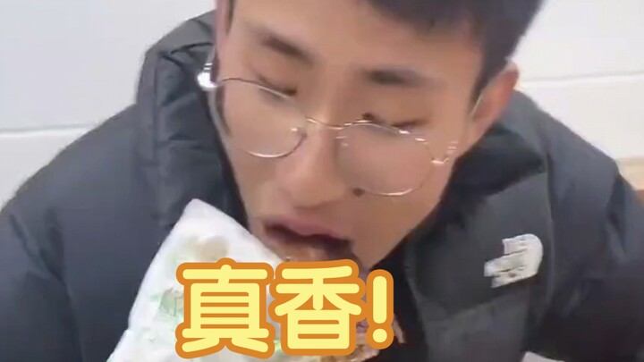 Nghĩa phụ, món này thơm quá! Đúng không!