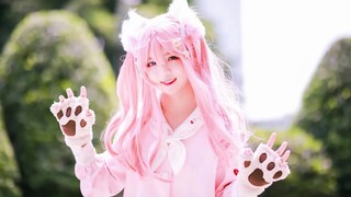 Bạn gái mặc đồ cosplay mèo nhảy siêu dễ thương