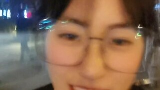 30+女生被男同事套路看电影，提前准备好的饮料说明了一切，幸福来得太突然，灵魂被认可的感觉真好！#办公室恋情要谨慎#朴素的女孩最可爱#脱单#内心戏#情感