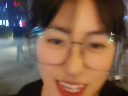 30+女生被男同事套路看电影，提前准备好的饮料说明了一切，幸福来得太突然，灵魂被认可的感觉真好！#办公室恋情要谨慎#朴素的女孩最可爱#脱单#内心戏#情感