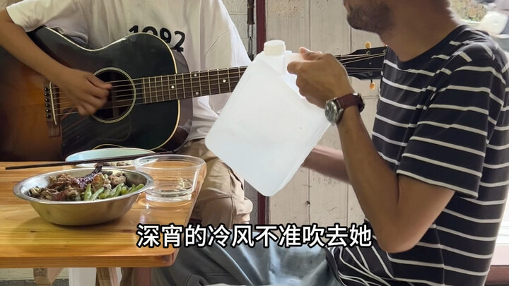 Pembawa Bunga Gitar dan Bernyanyi