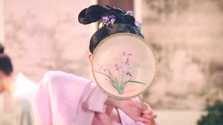 Liu Yifei｜Menari dengan Kipas Bunga Persik