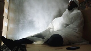 全城停电，男人被困在-30度冷库中，怎么做才能活下去？《紧急呼救911：S3-17》