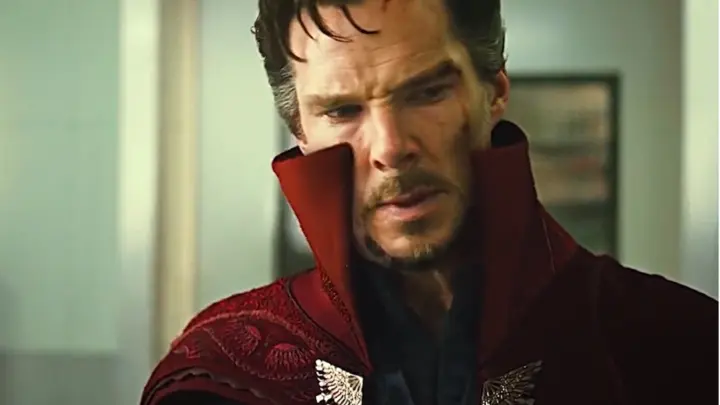Doctor Strange's cape is too cute! This expression is full of disgust!