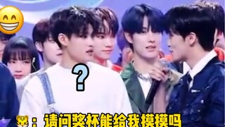 《李马克舞台索要奖杯事件》