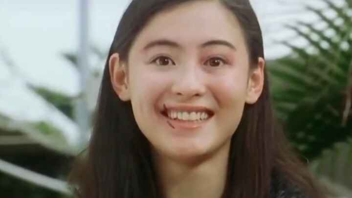 Có người nói cô ấy thể hiện ít nhất 12 biểu cảm chỉ trong 30 giây; mới 18 tuổi đã nổi lên như một hi