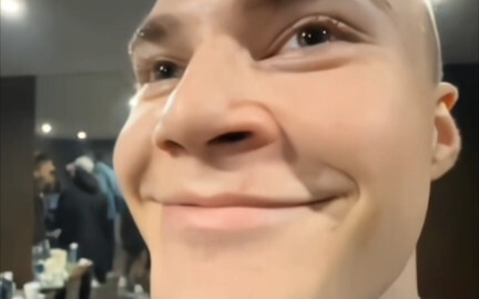 Nụ cười bỗng nhiên thản nhiên của tôi