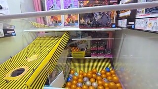 This Claw Machine is so simple, but so Satisfying to win from! Pick A Prize Sing
