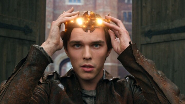 Mengapa hanya bermodalkan satu mahkota saja bisa membuat pasukan raksasa tunduk dan bersujud?