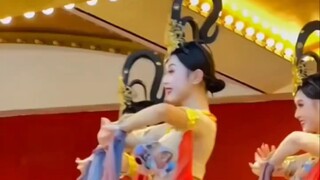 I don’t envy the mandarin ducks or the immortals, I only envy the emperor’s every day!