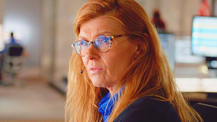 رجل مُتلهِّف على الطعام يسرق اللقمة، لكنه سقط في بركة شوكولاتة قاتلة!