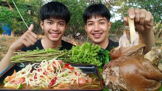 ขาหมูพะโล้ ต้มเปื่อยๆกินกับส้มตำปูปลาร้า อร่อยเด็ดเเซ่บมากๆ.