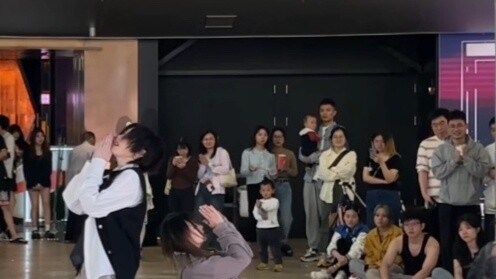 [TXT] Deja Vu! Katakan lebih keras——Remake pertama di Chongqing~ Kami kembali dengan remake yang sup