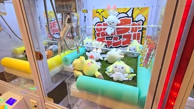 Mystery Vending Machine Lockers Challenge IN Japan!