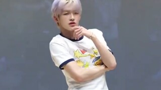 هل يمكن أن تمر كل رقصات الفرق النسائية عليه!! الموقف الصحيح لنجوم الذكور الذين يرقصون رقصات الفرق ال