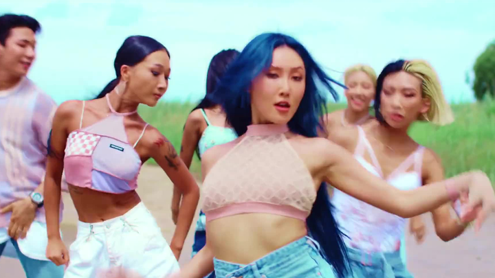 Kênh YouTube của Hwasa (MAMAMOO) đã đăng video mới rồi, mong cô ấy sẽ tiếp tục cập nhật thường xuyên