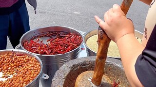 The crispy and fragrant peanut chili sauce is really delicious!