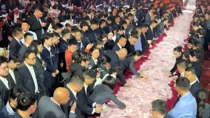 The year-end bonus world just welcomed its most authoritative “father”!