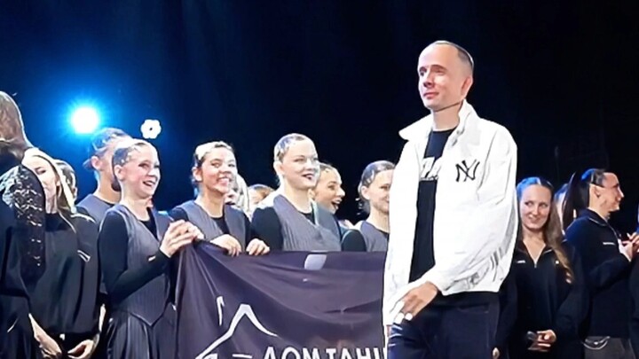 True locking masters don’t even need a second—they’re instantly in the zone.