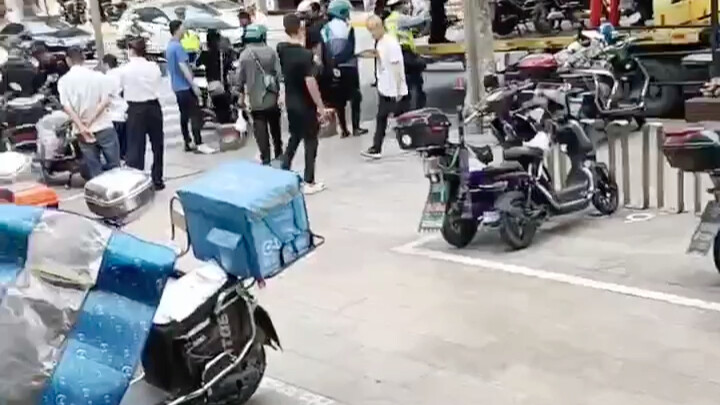 Shanghai Gencar Razia Kendaraan Kurir Makanan Luring