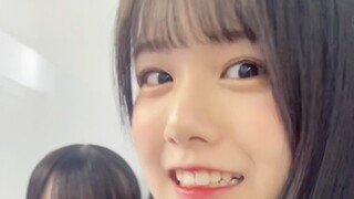 要四个人一起拍大头贴啦！