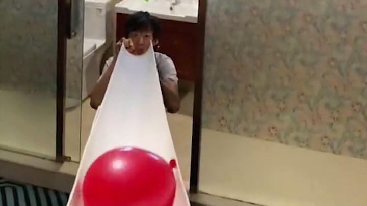 พฤติกรรมชวนงงของจางกั๋วเว่ย: ขายโค้กอยู่หน้าบ้านเขา ตอนนี้ซื้อบ้านได้แล้ว!