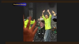 can we just escape?!!