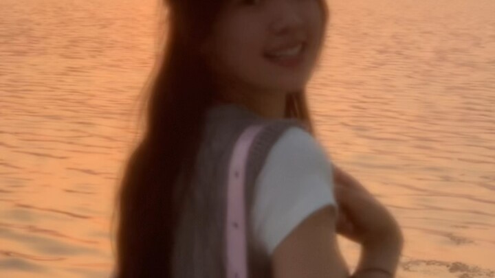 The evening breeze and the setting sun are both so gentle.