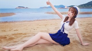 Totally crazy! Barefoot on the beach ❤️Sailor girl takes you to feel the coolness of summer ❤️So Cra