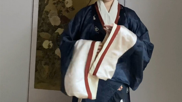 Cách mặc áo thâm y cổ tay cong thời Tần Hán