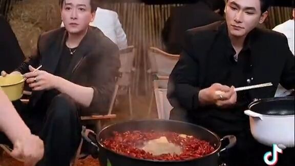 ครั้งแรกที่เห็นหม้อไฟแบบหมุนคือคนเป็นคนหมุน...