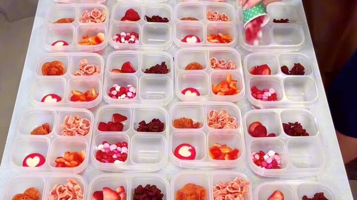 Nuôi con kiểu này đỡ vất vả cho mẹ! Bà mẹ Mỹ chuẩn bị cơm hộp cho 11 đứa con