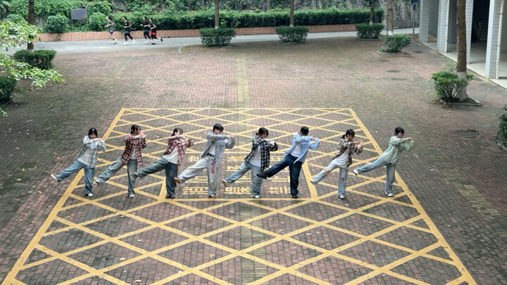 Quá đỉnh luôn, đây là đang nhảy bài gì vậy, nghe hay quá