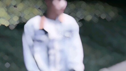 นี่นักเต้นหลักใช่ไหม? เธอยังดูดีไม่ว่าจะเต้นยังไงก็ตาม