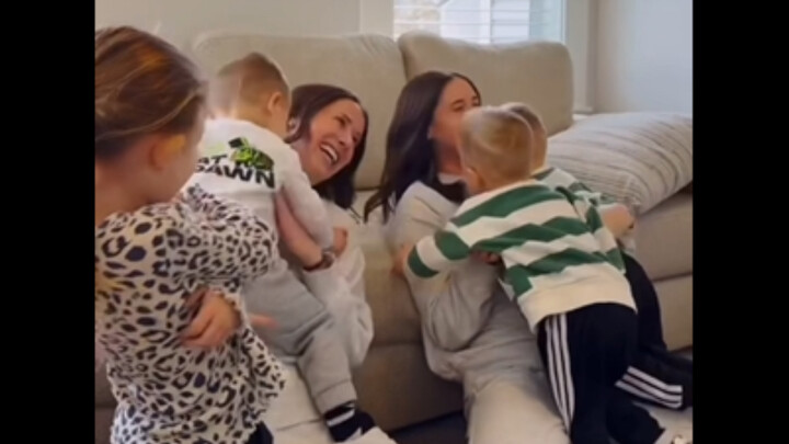 When Mom Has a Twin Sister 👭 — Can the Babies Still Tell Which One Is Their Real Mom?