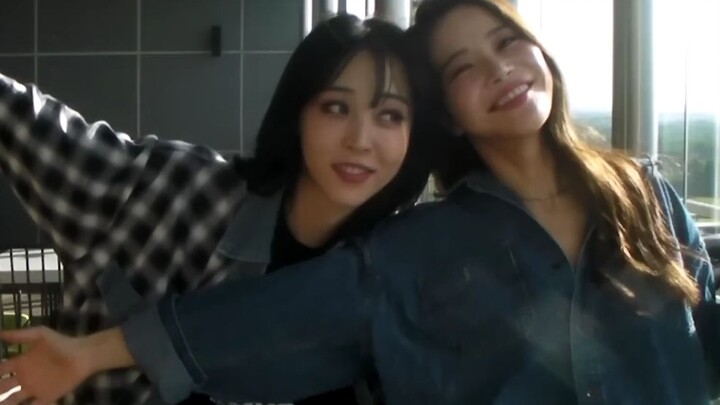 MAMAMOO's Hwasa + Wheein's LLL MV released