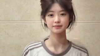 Bé Bé trừu tượng